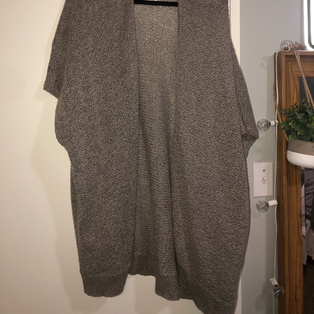 Brand new Aritzia cardigan!!🤍